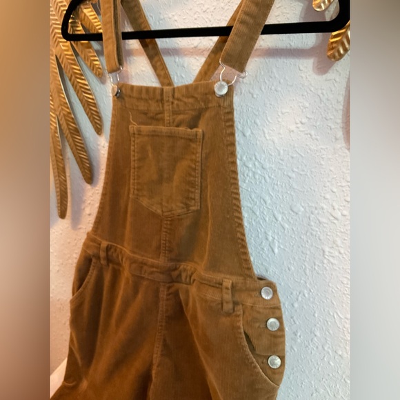 Love Tree corduroy overalls, size Medium in very good condition - Picture 2 of 6